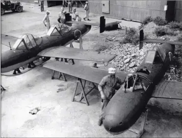  ?? DR/Coll. Jean-MiChel ThoMas ?? Yokosuka MXY-7 “Ohka” K-1, version d’entraîneme­nt de l’avion suicide “Ohka” modèle 11.