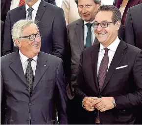  ??  ?? Da lachten sie noch: Juncker und Strache Anfang Juni in Brüssel