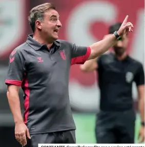  ??  ?? CONFIANTE. Carvalhal acredita que a equipa está pronta