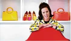  ?? Foto: Bebeto Matthews, dpa ?? Sie stand für Freude und Farbe in der Mode: die amerikanis­che Designerin Kate Spa de. Nun ist sie im Alter von 55 Jahren gestorben.