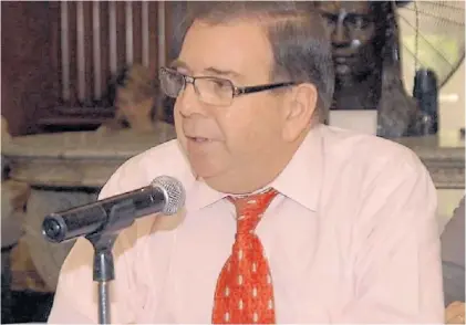  ?? ?? Candidato provisorio. El periodista de El Nacional, Edmundo González Urrutia, el rostro de la oposición.