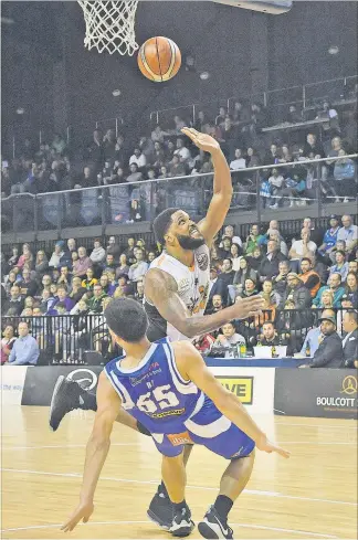  ?? PHOTO / PHOTOSPORT ?? Hawks US import power forward Jamie Skeen makes a move for a basket as Saints point guard Shea Ili finds he has no choice but to make way in their regular-season match in Wellington on May 11.