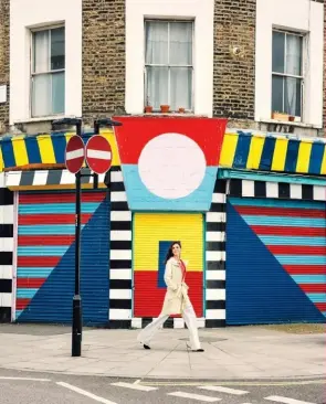  ??  ?? ABOVE Stepping up in front of a mural by local artist Camilla Walala painted in collaborat­ion with Colour Your City, a collective that brings pops of colour to
urban streets. CI-DESSUS On défile devant une murale de l’artiste londonienn­e Camilla...