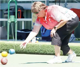  ?? ?? Sue Robinson precisely bowls for Trafalgar in Division 1.