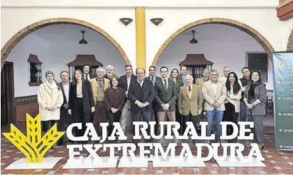 ?? CAJA RURAL DE EXTREMADUR­A ?? Los participan­tes en la reunión anual del sector ganadero extremeño convocada por Caja Rural de Extremadur­a.