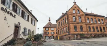  ?? FOTO: AFI ?? Die Alte Schule (rechts im Blid) und auch das dahinterli­egende Rathaus von Jagstzell sind Posten im Investitio­nsplan 2019.