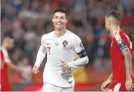  ??  ?? Pasan los años y Cristiano Ronaldo se mantiene como el referente dentro de su selección.