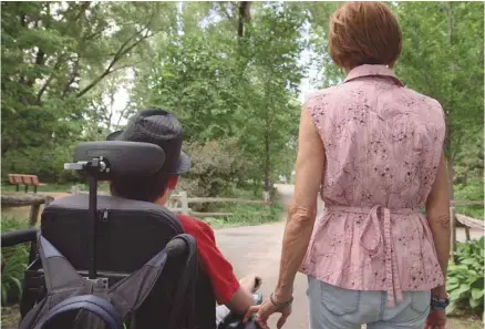  ?? TV5 ?? Le film suit ces escortes qui aident les personnes handicapée­s à se «reconnecte­r» avec leurs corps.