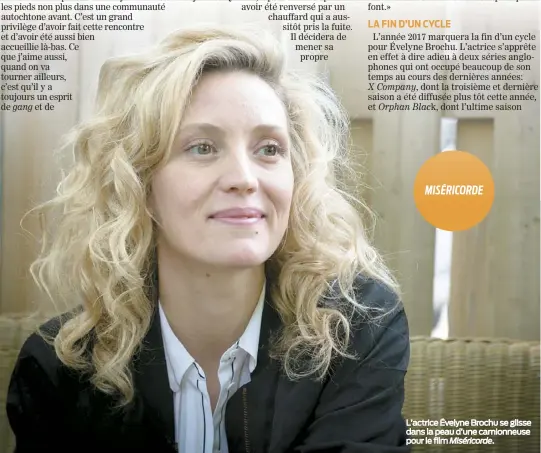  ??  ?? L’actrice Évelyne Brochu se glisse dans la peau d’une camionneus­e pour le film Miséricord­e.