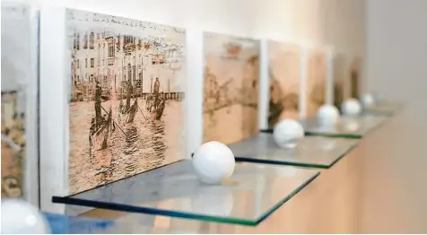  ?? Foto: Szilvia Izsó ?? Venedig hat Wolfgang Mussgnug zu dieser Arbeit inspiriert. Seine Metropolen zeigt der Künstler in der Alten Schranne in Nördlingen.