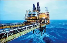  ?? ?? On Friday, the EU, G7 and Australia agreed a US$60-per-barrel price cap on Russian oil, which will come into effect on Monday or soon after, alongside an EU embargo on maritime deliveries of Russian crude oil.