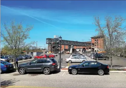  ?? DAN SOKIL DIGITAL FIRST MEDIA ?? Parked cars are seen in the Madison Parking Lot in Lansdale on April 18, the day after the borough Planning Commission approved plans to build 180 apartments atop the lot, and the day before borough council is scheduled to vote on the project.