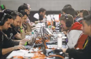  ?? Chris Thelen Getty Images ?? GAMERS COMPETE at DreamHack Atlanta in November. The rise of competitio­n from free or lower-cost games poses a challenge for Activision Blizzard, which is set to announce staff cuts Tuesday, Bloomberg says.