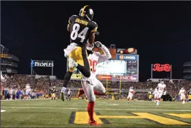  ?? AP PHOTO ?? Pittsburgh Steelers wide receiver Antonio Brown (84) catches a touchdown pass over New York Giants cornerback Janoris Jenkins.
