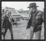  ?? PHOTO BY CHARLES OSGOOD ?? Dylan, left, is shown during his 1974 comeback tour with Taplin.