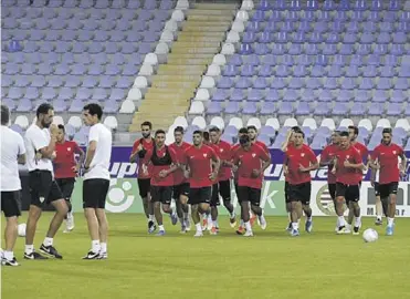  ?? // AFP ?? El equipo de Pablo Machín, en el entrenamie­nto de ayer antes de afrontar hoy la vuelta ante el Ujpest