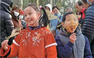  ??  ?? Children enjoy candy treats in Changfeng Park on Wednesday.