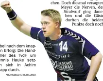  ?? ARCHIVBILD: ERIK HILLMER ?? Jubel nach dem knappen Erfolg: Die Handballer des TvdH um Dennis Hauke setzten sich in Achim knapp durch.