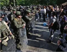  ?? REU ?? Die Nationalga­rdisten haben sich bei Demo-Einsätzen angesteckt.