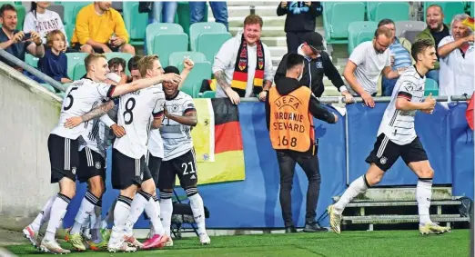  ?? Foto Jure Makovec/AFP ?? ManCityjev nemški napadalec Lukas Nmecha je z mojstrskim golom v 49. minuti odločil sinočnji finale med Nemčijo in Portugalsk­o v Stožicah.