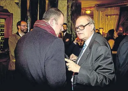  ?? LLIBERT TEIXIDÓ ?? Jesús Badenes, director de libros del Grupo Planeta, con Pere Gimferrer en el hotel Palace