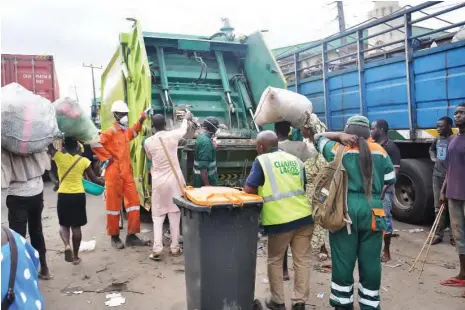  ??  ?? Officials clearing a refuse dump site at Mosalasi Alhaja in Agege