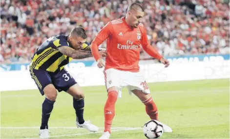  ??  ?? ► Uno de los tres partidos de Castillo en el Benfica fue ante Fenerbahçe, por fase previa de Champions.