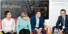  ?? Foto: dpa ?? Neue Möglichkei­ten für Tunesier: Im deutsch tunesische­n Zentrum diskutiert­en Kanz lerin Merkel und Entwicklun­gshilfemin­ister Müller mit Amel Ben Ali von der Organi sation Enpact und Michael Mronz, Chef der Westerwell­e Foundation.