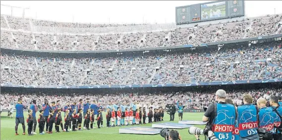  ?? FOTO: PEP MORATA ?? El partido empezó con asientos vacíos pero poco a poco se fueron rellenando muchos huecos y la entrada final fue muy destacada