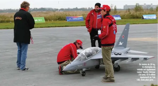  ??  ?? En moins de 20 kg, le champion du monde est également russe : Vasiliy Eikhner (18 ans). Et il utilise également un Yak 130, mais plus gros…