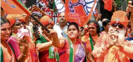  ?? —AFP ?? SWEET VICTORY Supporters of the nationalis­t Bharatiya Janata Party in Bangalore celebrate the party’s biggest win since its founding in 1984.