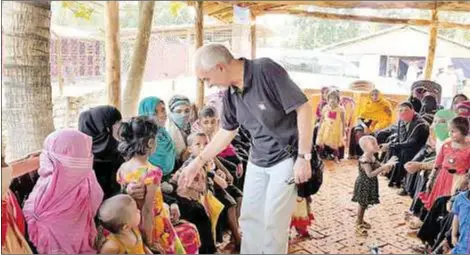  ?? Comunidad de Sant´Egidio ?? Alberto Quatrucci, responsabl­e de los encuentros de Sant’Egidio, durante su visita a Cox’s Bazar en diciembre de 2017