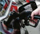  ?? Fotos: dpa ?? Deutschlan­d erlebt gerade eine Zeit der multiplen Krisen. Der Hitze-sommer macht die Klima-veränderun­g wieder präsenter, an den Tankstelle­n kostet der Sprit deutlich mehr als noch vor einem Jahr, die Corona-zahlen sind überrasche­nd hoch und der Krieg in der Ukraine führt den Menschen die Abhängigke­it von russischer Energie vor Augen.