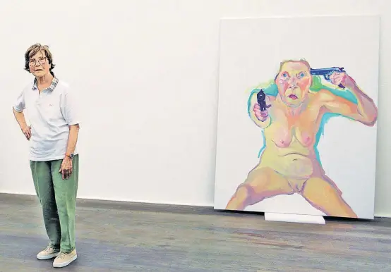  ??  ?? „Du oder Ich“, fragt Maria Lassnig 2005 in diesem Selbstport­rät mit Pistolen. Den eigenen Körper stellte sie in ihrer Kunst schonungsl­os dar.