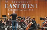  ?? CHU CHEN / XINHUA EastMeetsW­est Jasmine ?? Australian conductor Guy Noble conducts the opening piece, at the concert in Canberra on July 30.