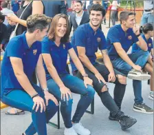  ?? FOTOS: PEP MORATA ?? Las capitanas del Femenino y los del B, en primera fila