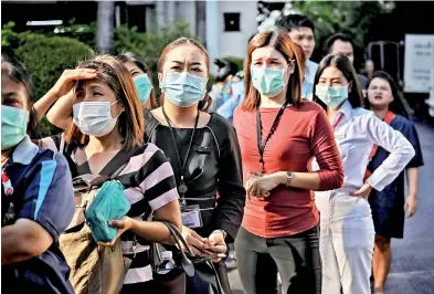  ??  ?? People line up to buy face masks and other discounted basic goods such as eggs and cooking oil during the launch of the government's mobile caravan by the Ministry of Commerce outside a shopping mall in Bangkok on March 5(Photo by Lillian SUWANRUMPH­A / AFP)