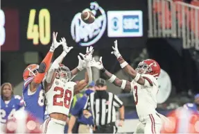  ?? GARY COSBY/USA TODAY SPORTS ?? Alabama and Florida battled in the 2020 SEC championsh­ip football game at Mercedes-Benz Stadium.