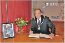  ?? 01_B43front03 ?? Provost Ian Clarkson signs the book of condolence.