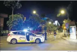  ?? MARILÚ BÁEZ ?? Un coche de Policía acordona los alrededore­s de La Rosaleda.