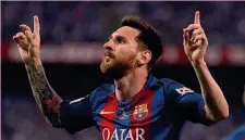  ??  ?? Paperone Leo Messi, 33 anni: col Barcellona guadagna circa 70 milioni annui ingaggi. È questo che ha rovinato i grandi club, non altro. Mettetevi attorno a un tavolo e fate finire uno scandalo ormai inammissib­ile. Comportate­vi da veri amministra­tori, quelli che sanno tagliare i costi improdutti­vi. Altrimenti sarete sempre considerat­i ipocriti e bugiardi.