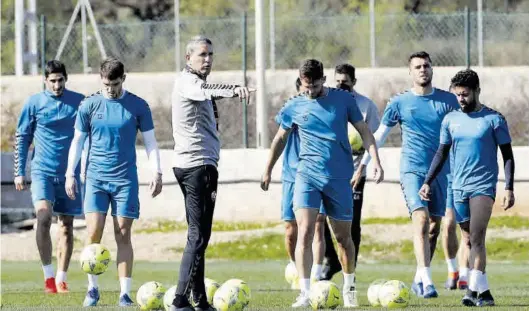  ?? GABRIEL UTIEL ?? El entrenador del CD Castellón, Juan Carlos Garrido, pretende que su equipo continúe con la buena dinámica a domicilio del conjunto albinegro.