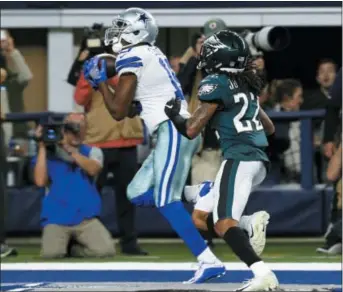  ?? ROGER STEINMAN — ASSOCIATED PRESS ?? Cowboys wide receiver Amari Cooper (19) makes a touchdown catch in front of Eagles cornerback Sidney Jones (22) Sunday in Arlington, Texas.