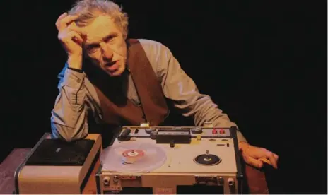  ?? GRAHAM ISADOR ?? Bob Nasmith stars in Theatre Passe Muraille’s production of Krapp’s Last Tape, which launched celebratio­ns for the theatre’s 50th anniversar­y.