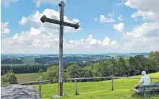  ?? FOTO: CHRISTEL VOITH ?? Weit schweift der Blick von der Süh über das Land.