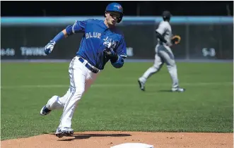  ?? TOM SZCZERBOWS­KI/ GETTY IMAGES ?? Troy Tulowitzki of the Toronto Blue Jays, seen racing home to score on a single by Josh Donaldson on Sunday, is 9- for- 50 for the Jays in August as he adjusts to his new team.