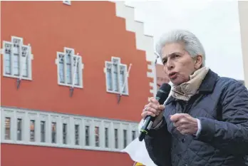  ?? ?? Marie-Agnes Strack-Zimmermann hielt trotz der Buhrufe und Proteste ihre Rede.