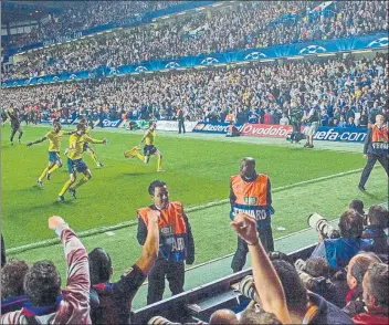  ?? FOTO: PERE PUNTÍ ?? Iniesta celebra el 1-1 del Barça en Londres ante el Chelsea en 2009, clasificat­orio tras el 0-0 de la ida