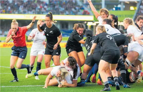  ?? Photo / Getty Images ?? England flanker Marlie Packer scored one of four England tries off a rolling maul on Saturday.