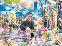  ?? ROBERT LEON/THER NEW YORK TIMES ?? Thread your way past the Night Market’s knick-knack vendors to the main attraction: dozens of tightly packed food stalls.